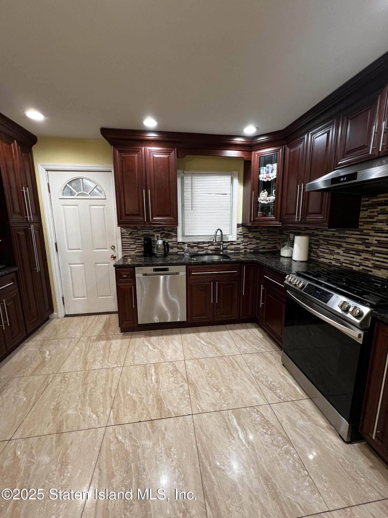 1915 North Railroad Avenue, Staten Island, NY, 10306 image 8