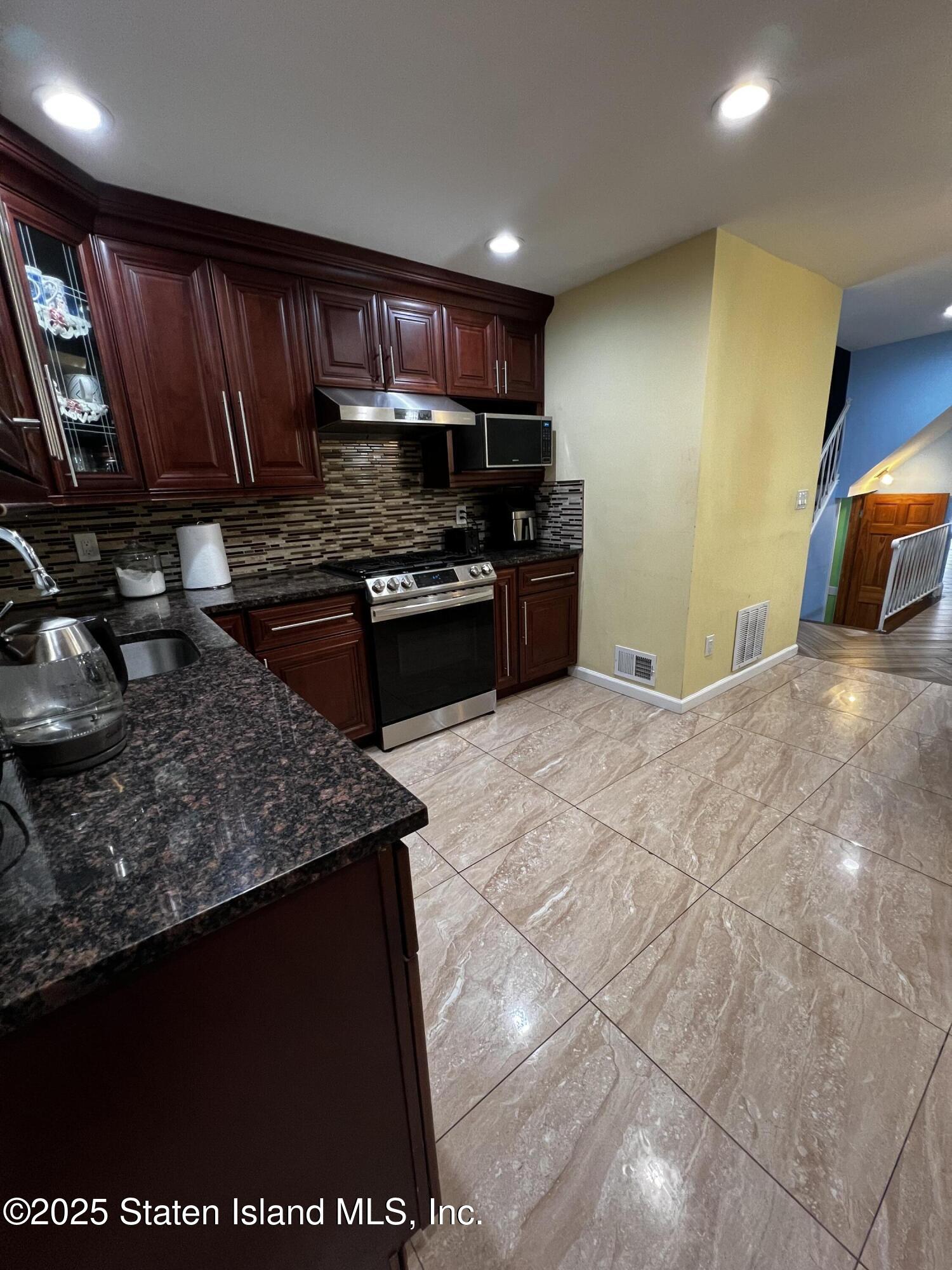 1915 North Railroad Avenue, Staten Island, NY, 10306 image 9
