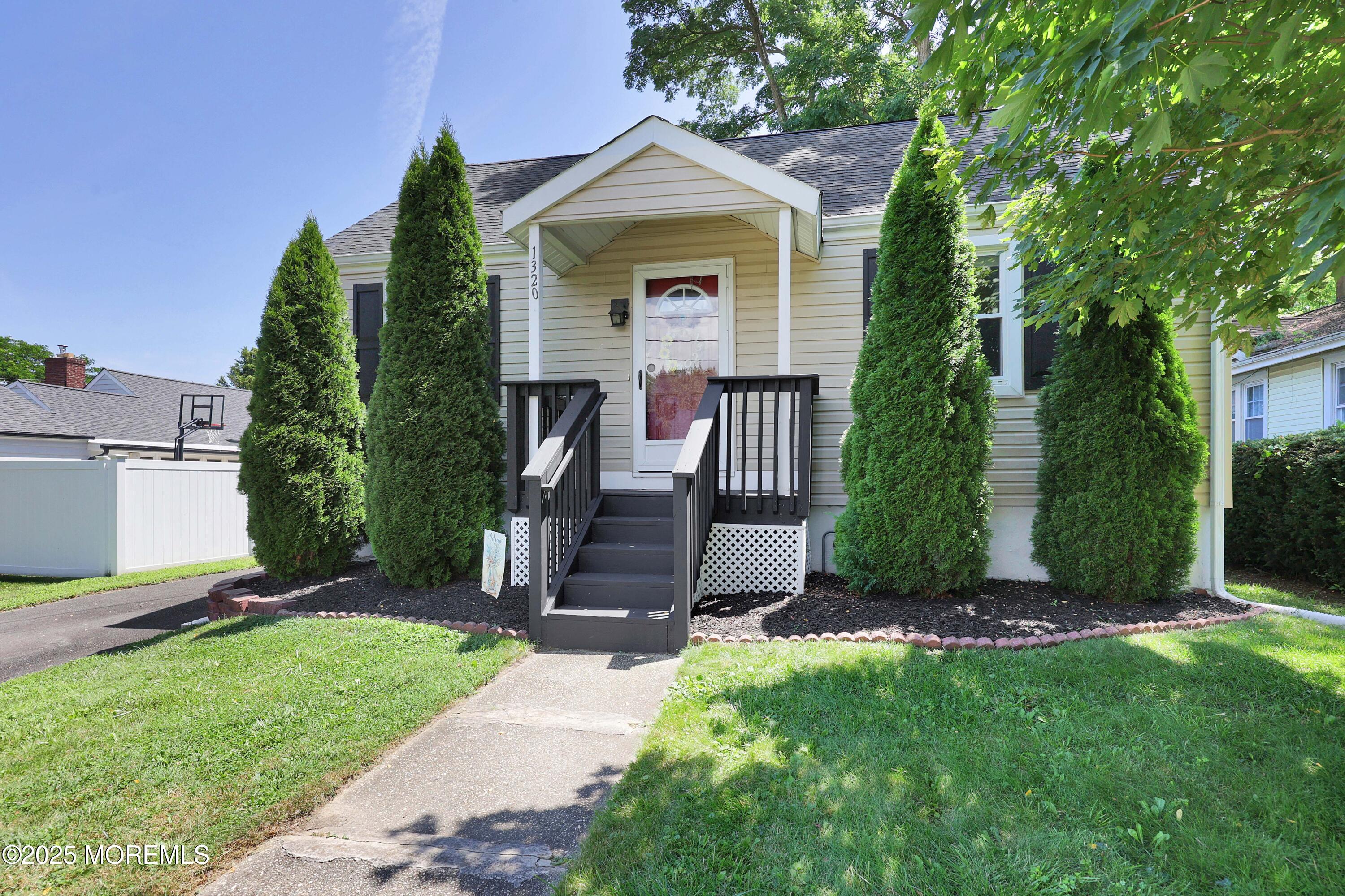 1320 Birch Avenue Image 2