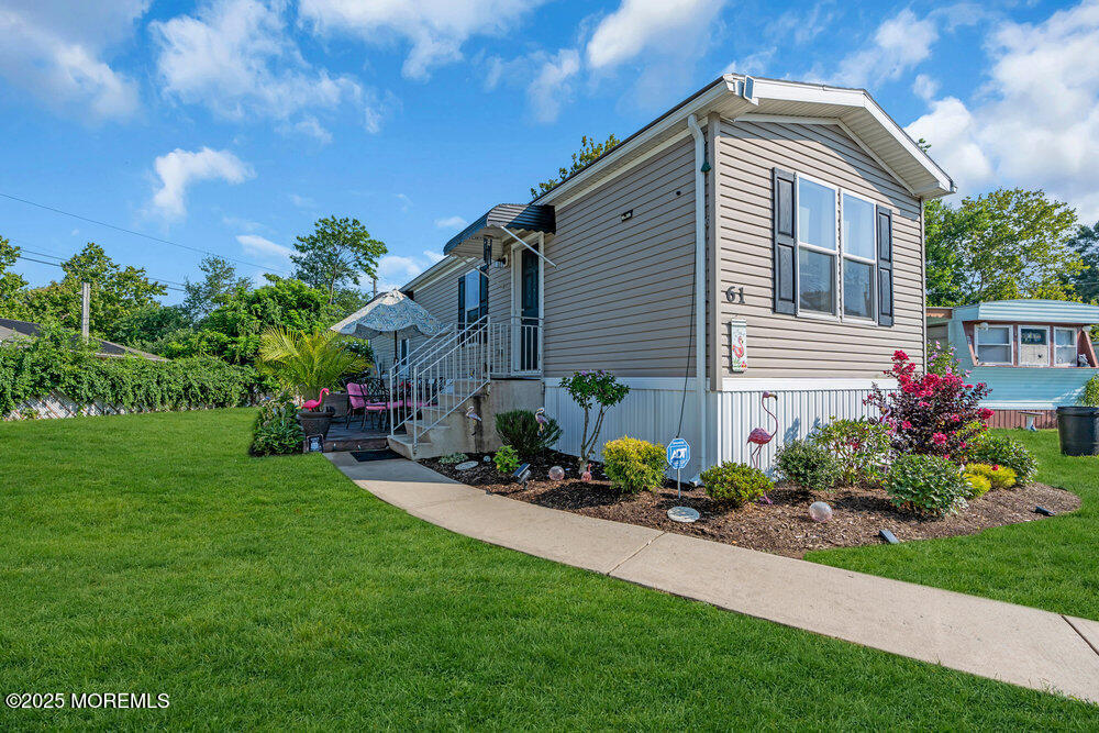 61 Locust Grove Image 3