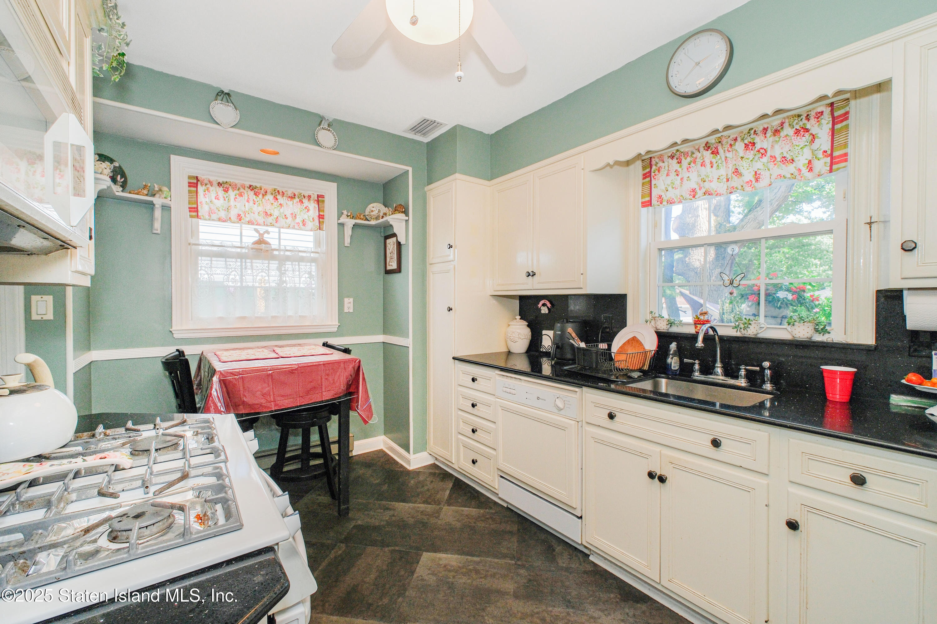 560 Drumgoole Road, Staten Island, NY, 10312 image 9