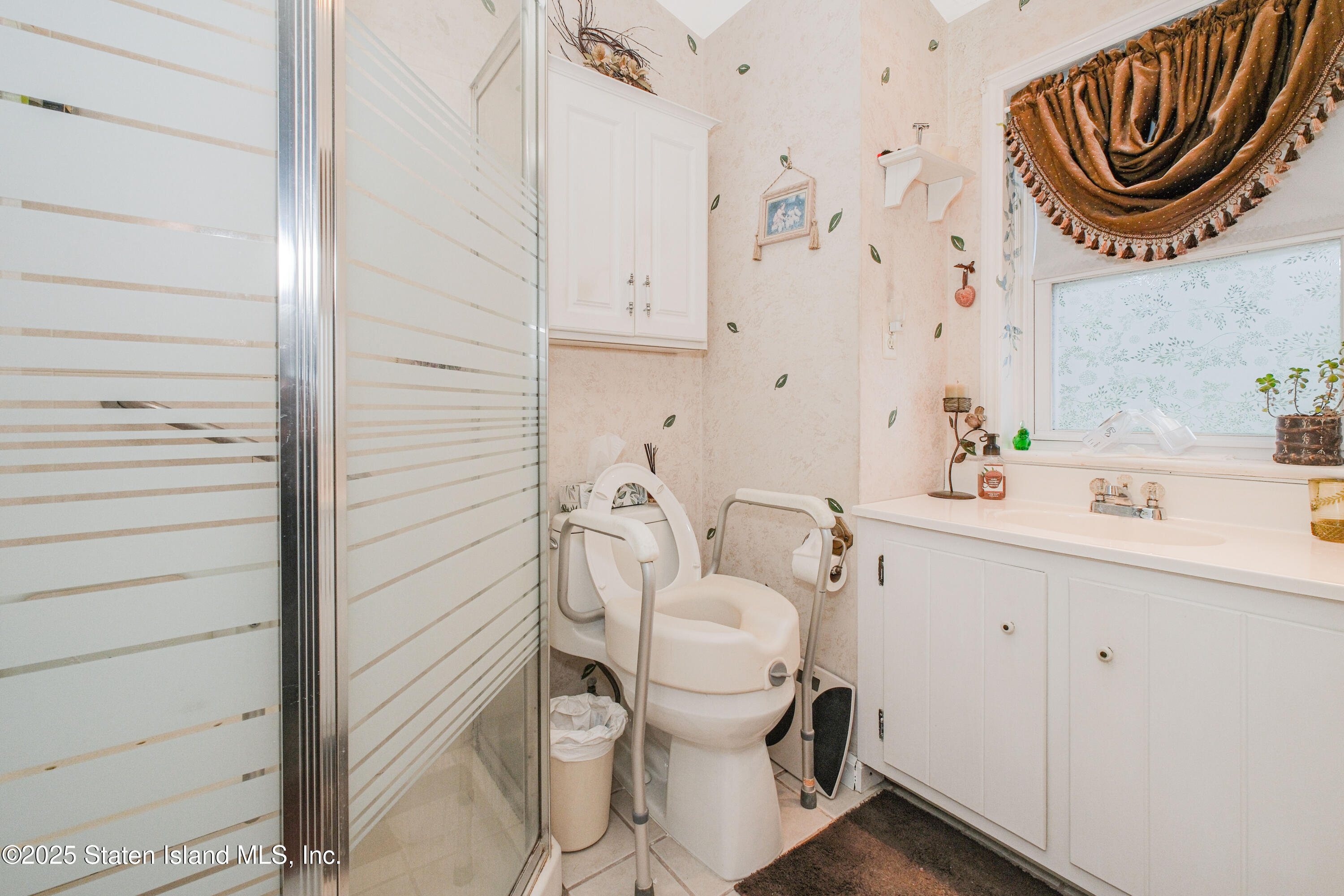 560 Drumgoole Road, Staten Island, NY, 10312 image 17