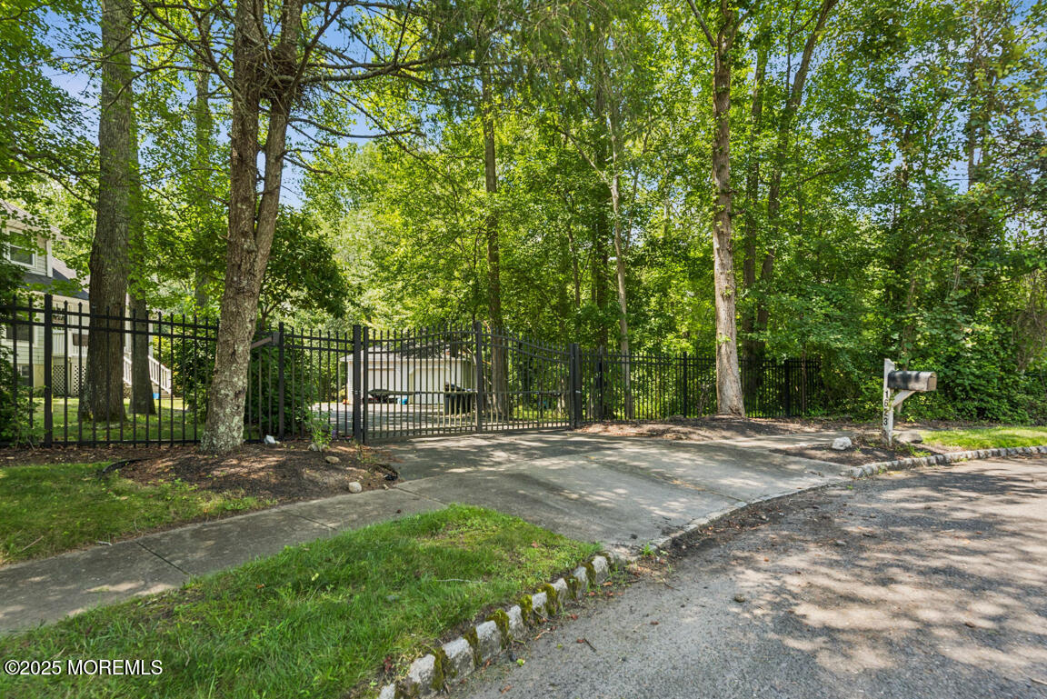 1623 Rustic Court Image 3
