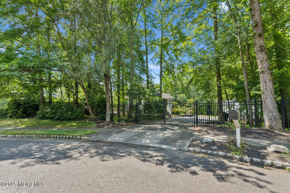 1623 Rustic Court Image 4