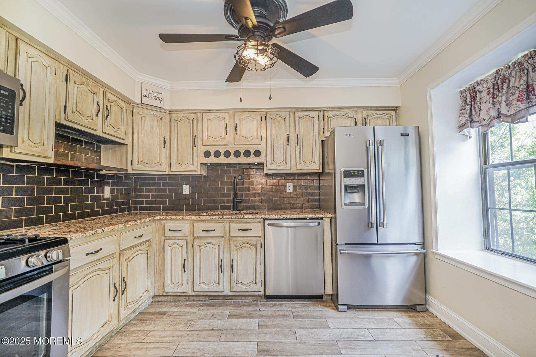 195 Kinnoll Hill Court Image 3
