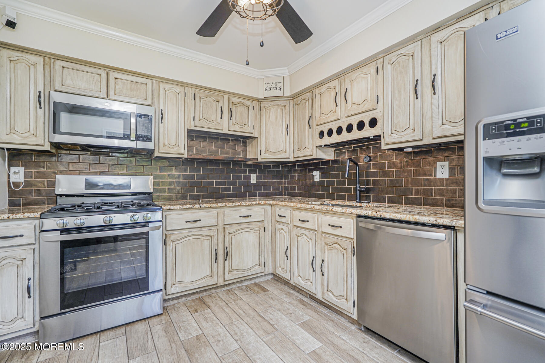 195 Kinnoll Hill Court Image 4