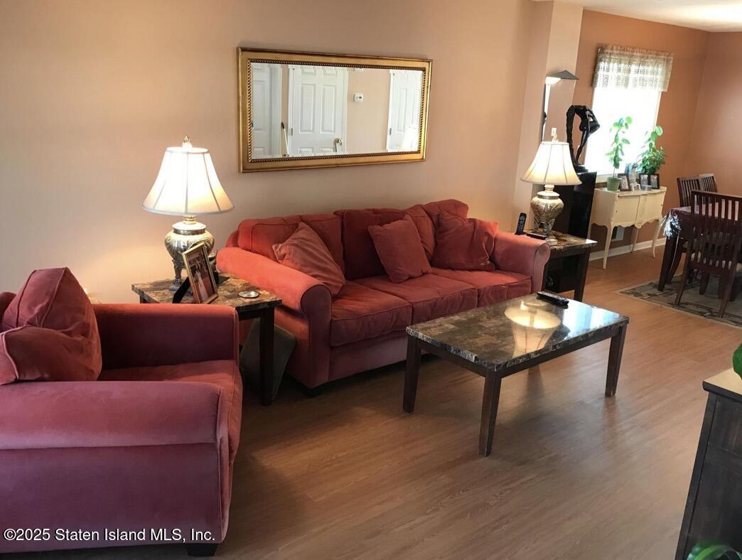 160 Reid Avenue Image 3