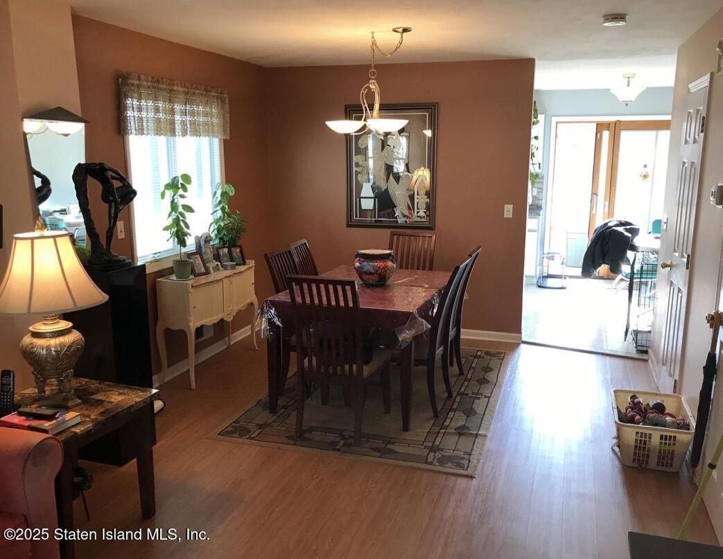 160 Reid Avenue Image 4