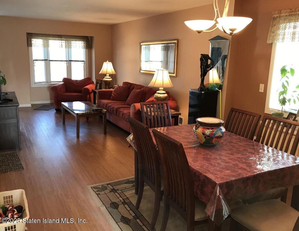160 Reid Avenue Image 5