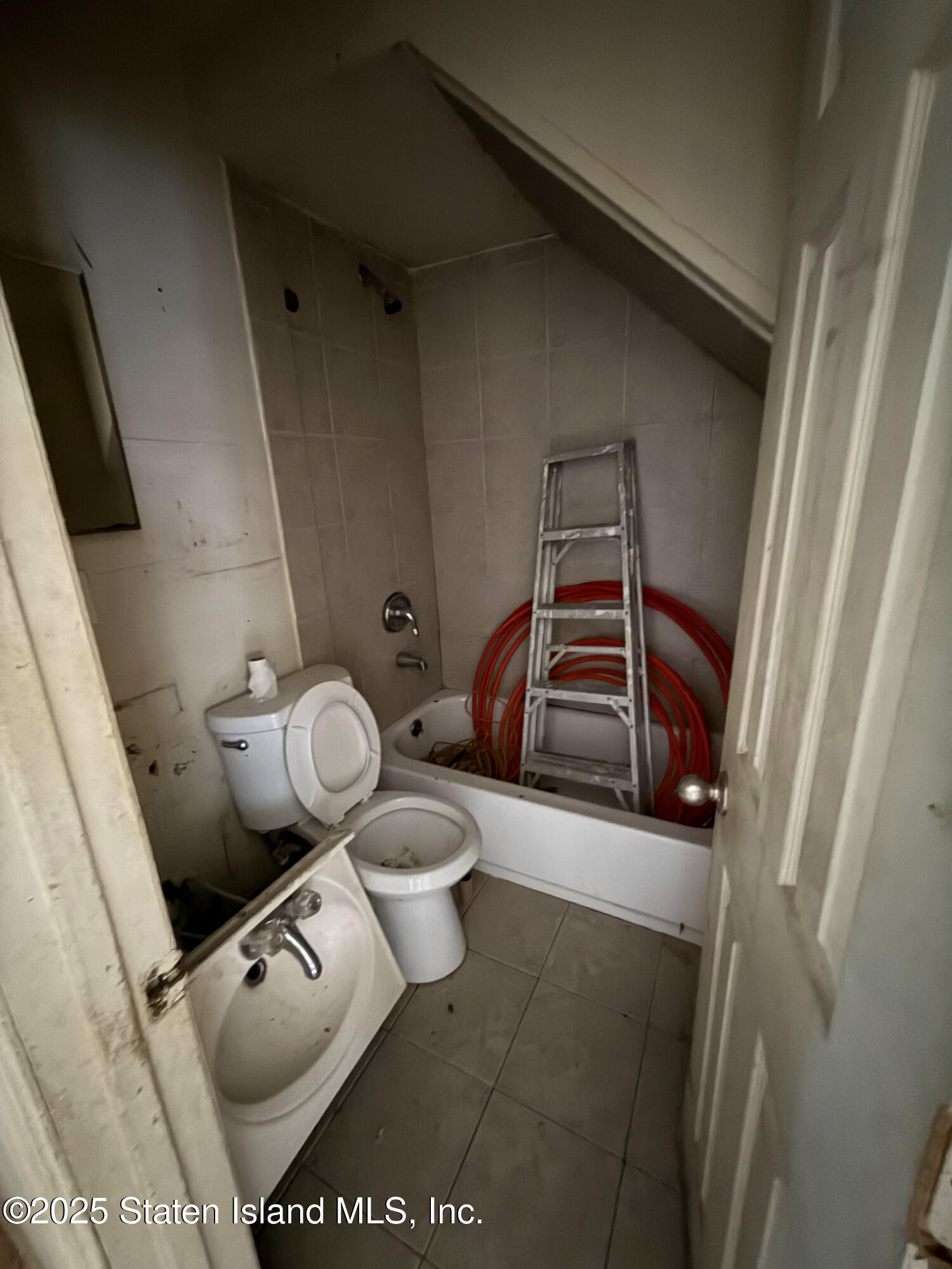 27 Targee Street Image 4