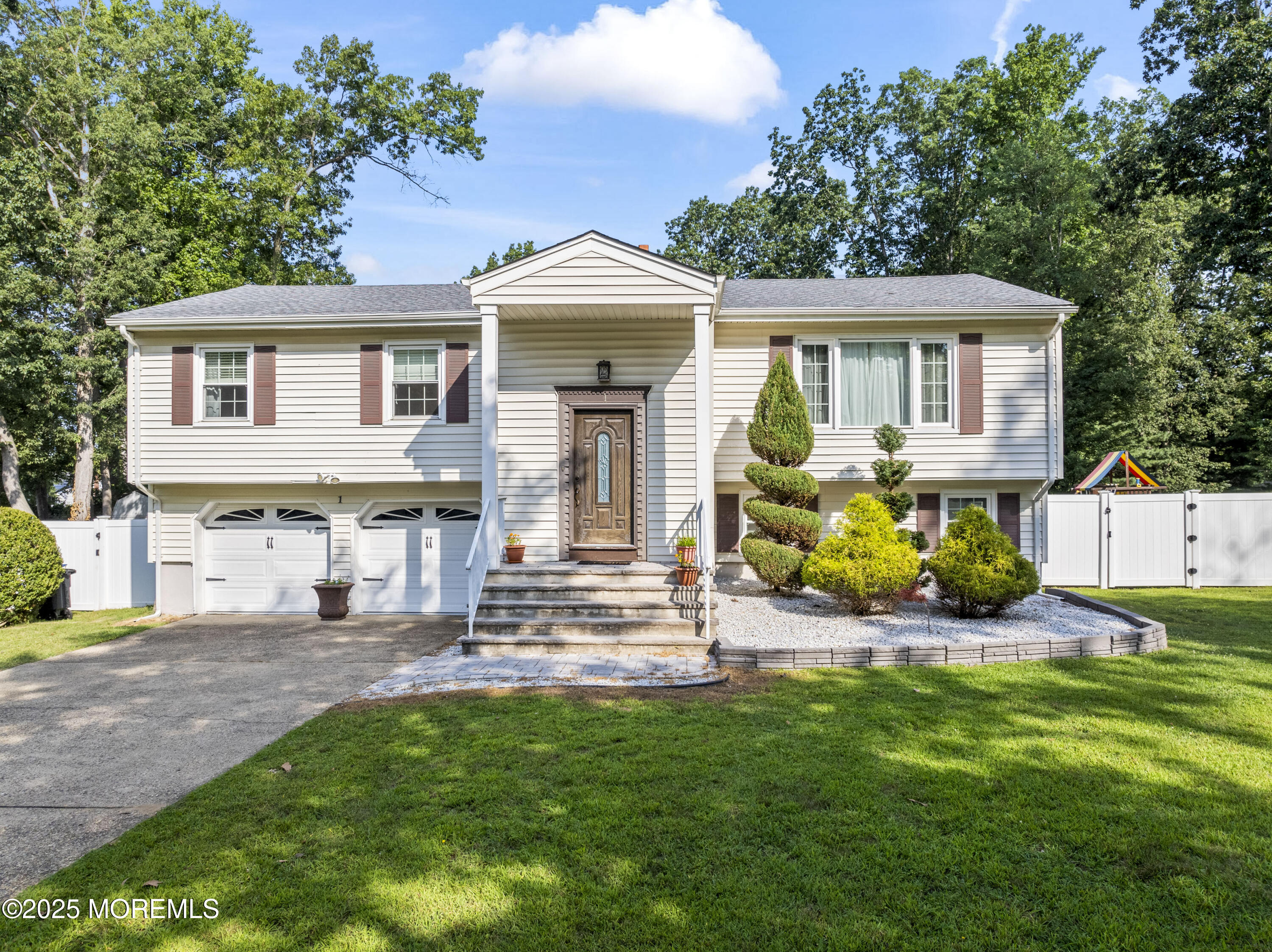 1 Vicksburg Drive, Manalapan, NJ, 07726