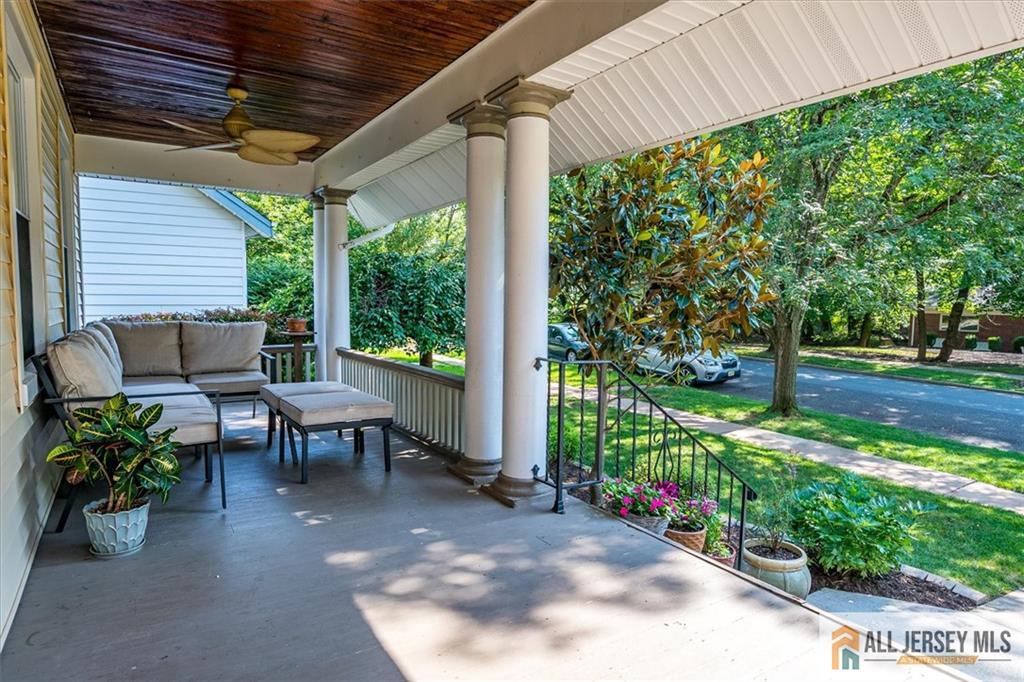 135 N 5th Avenue Image 3