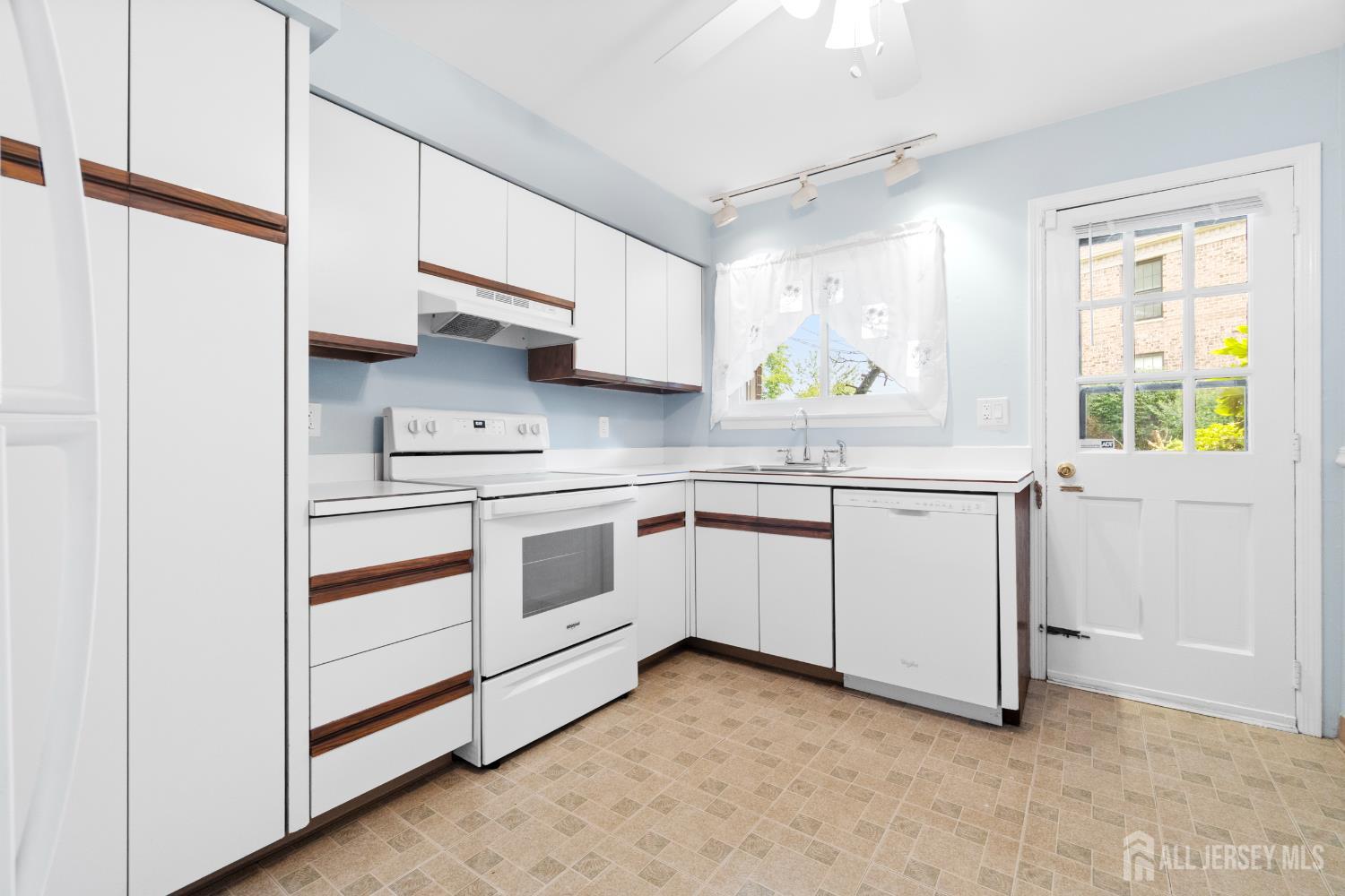 323 Gill Lane 5B Image 5
