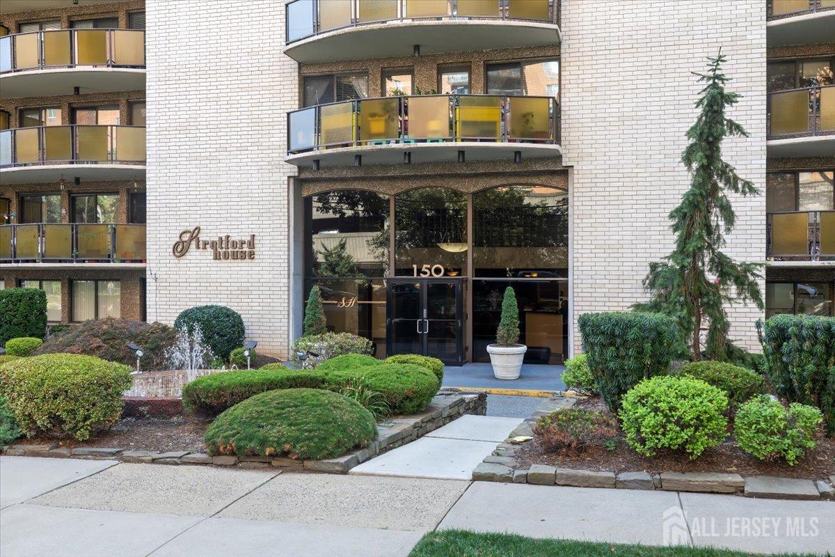 150 OVERLOOK Avenue 15 E Image 2
