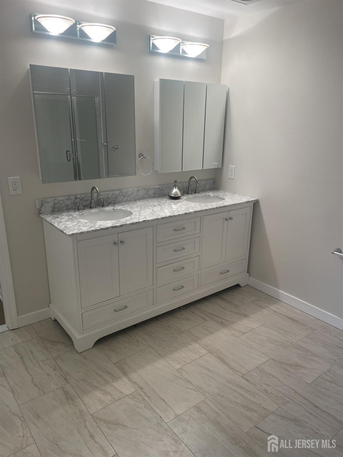 218 N Pondview Boulevard Image 5