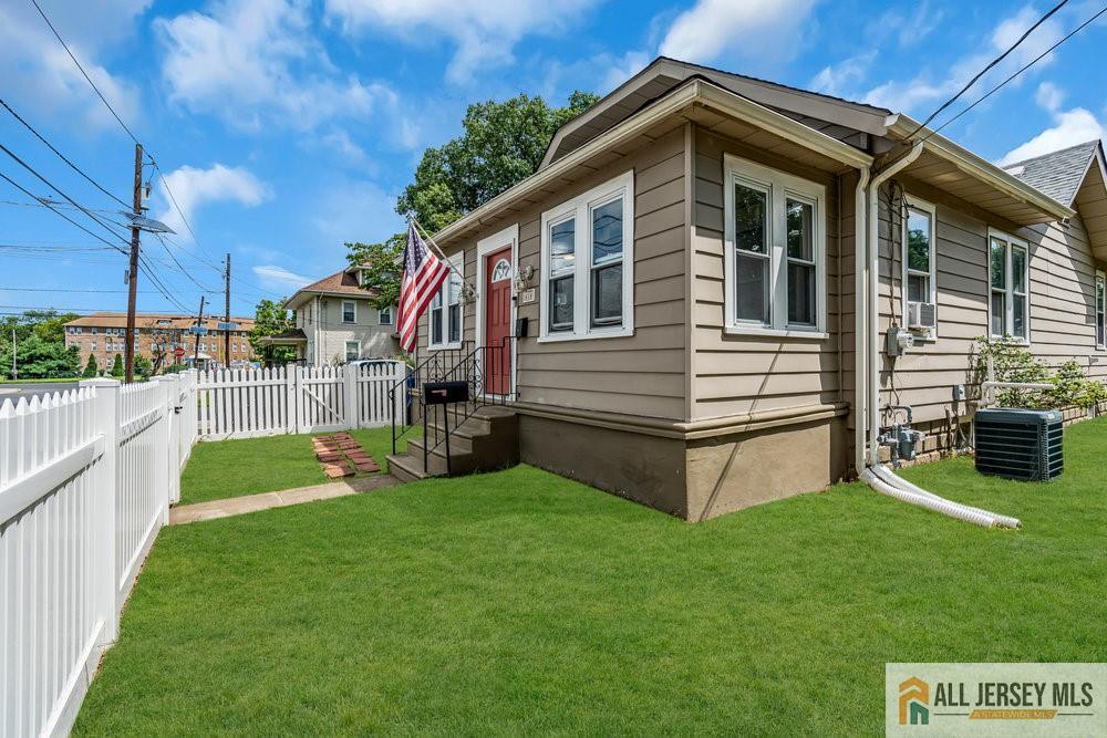 414 Bentley Avenue Image 1