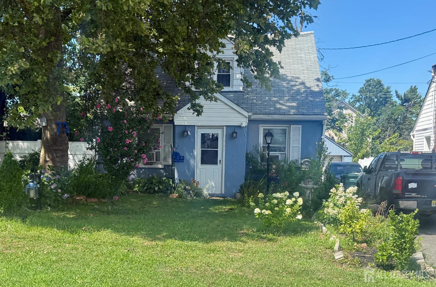 732 Vincent Place Image 2