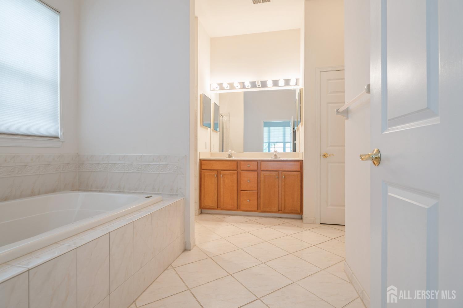 9 Glen Eagles Way, Monroe, NJ, 08831 image 18
