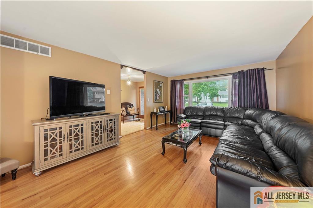 41 Jonathan Drive, Edison, NJ, 08820 image 8