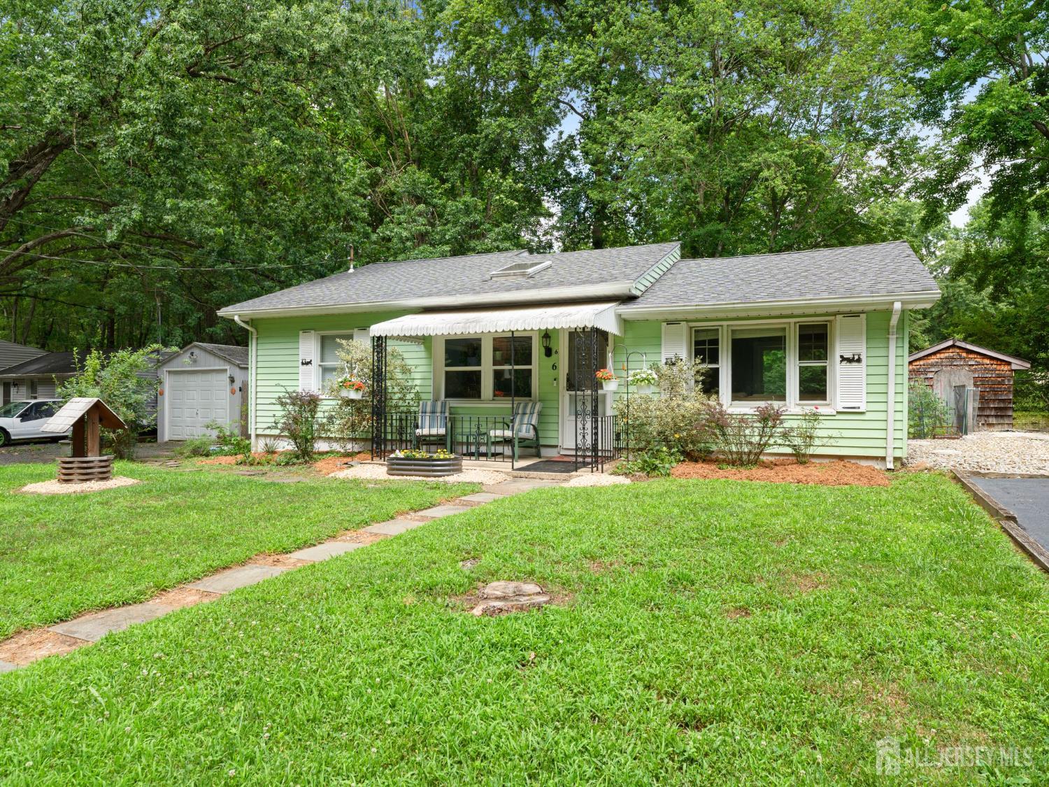 6 Diana Lane Image 3