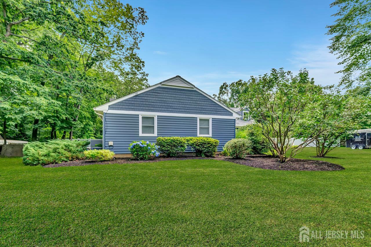 14 Wayland Drive Image 2
