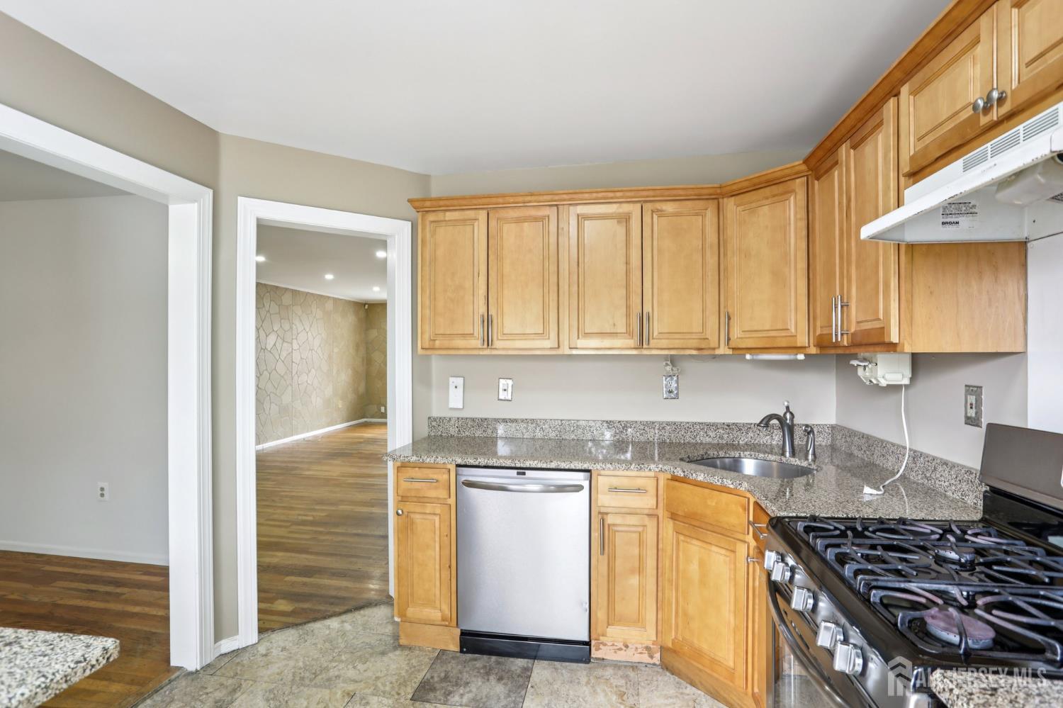 306 Holly Drive, Perth Amboy, NJ, 08861 image 14