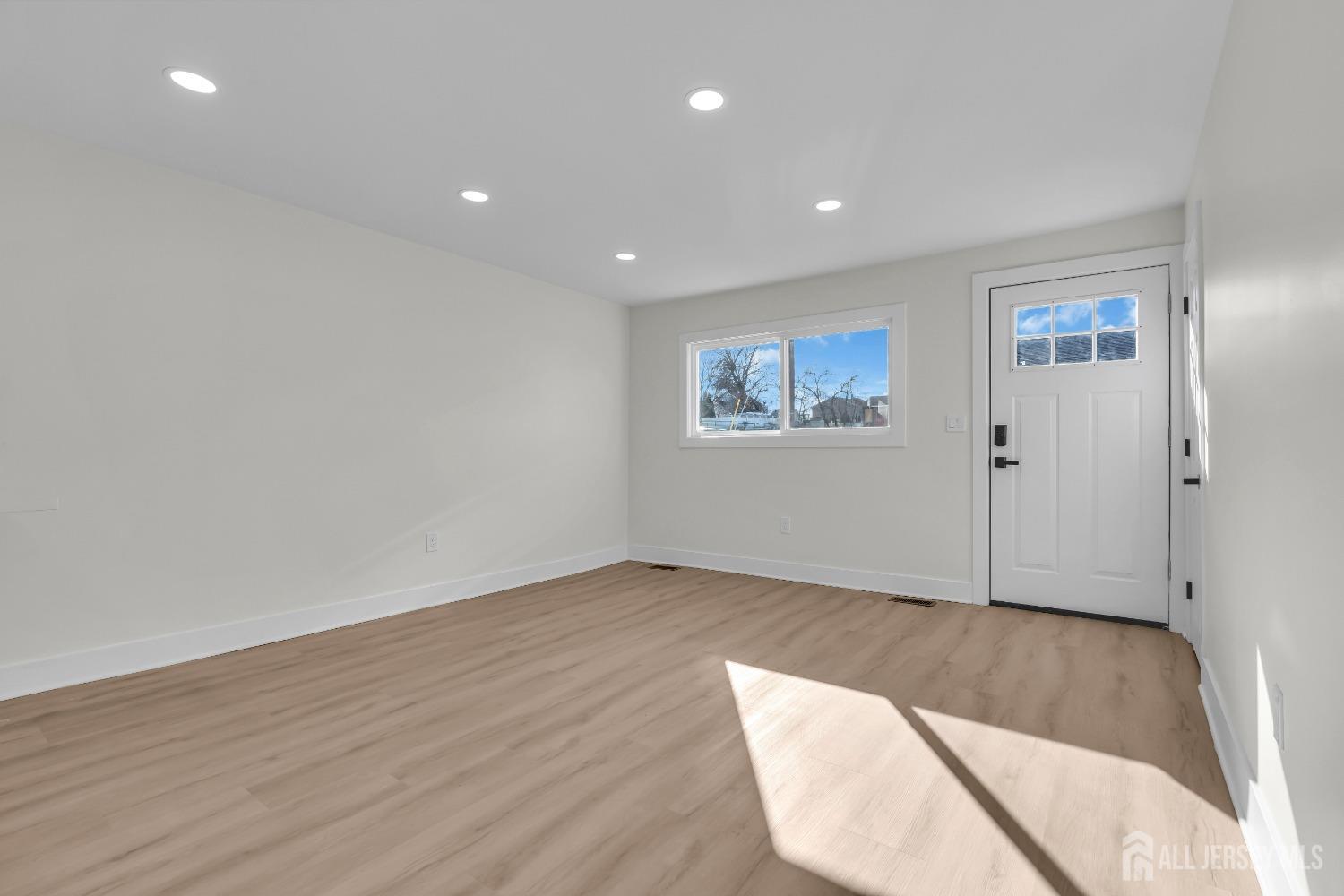 416-418 Hawthorne Street Image 5