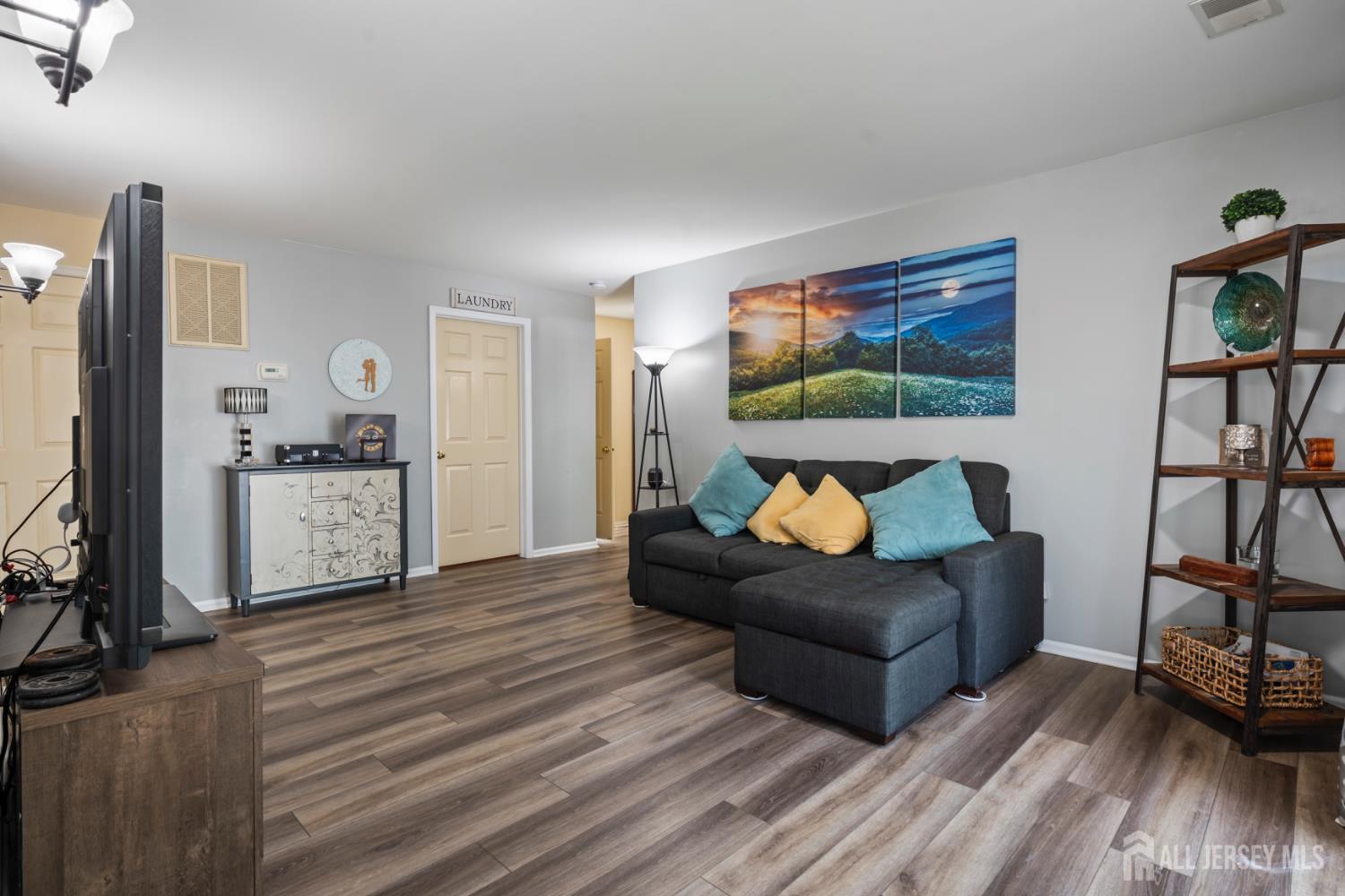 1301 Cypress Lane Image 4