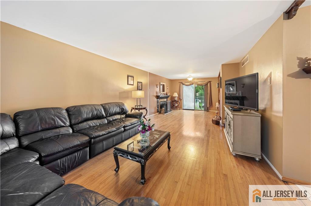 41 Jonathan Drive, Edison, NJ, 08820 image 6