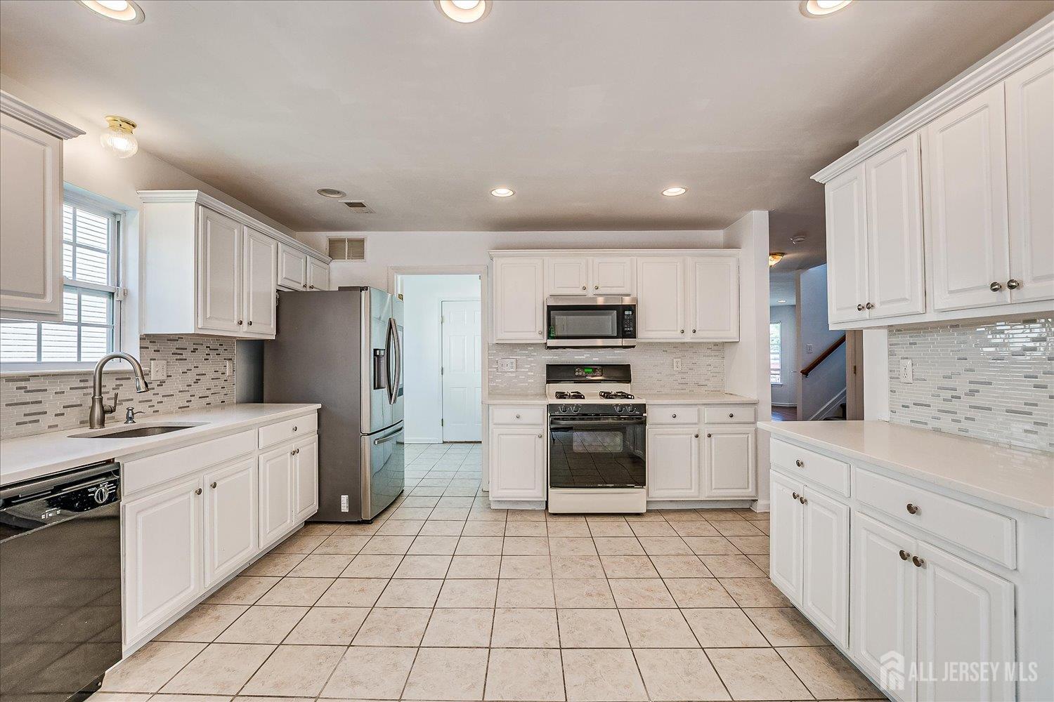 230 S 10th Avenue, Highland Park, NJ, 08904 image 10