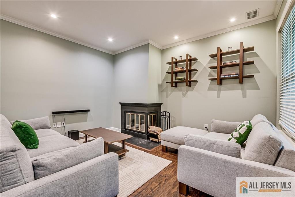 4211 Bayberry Court Image 4