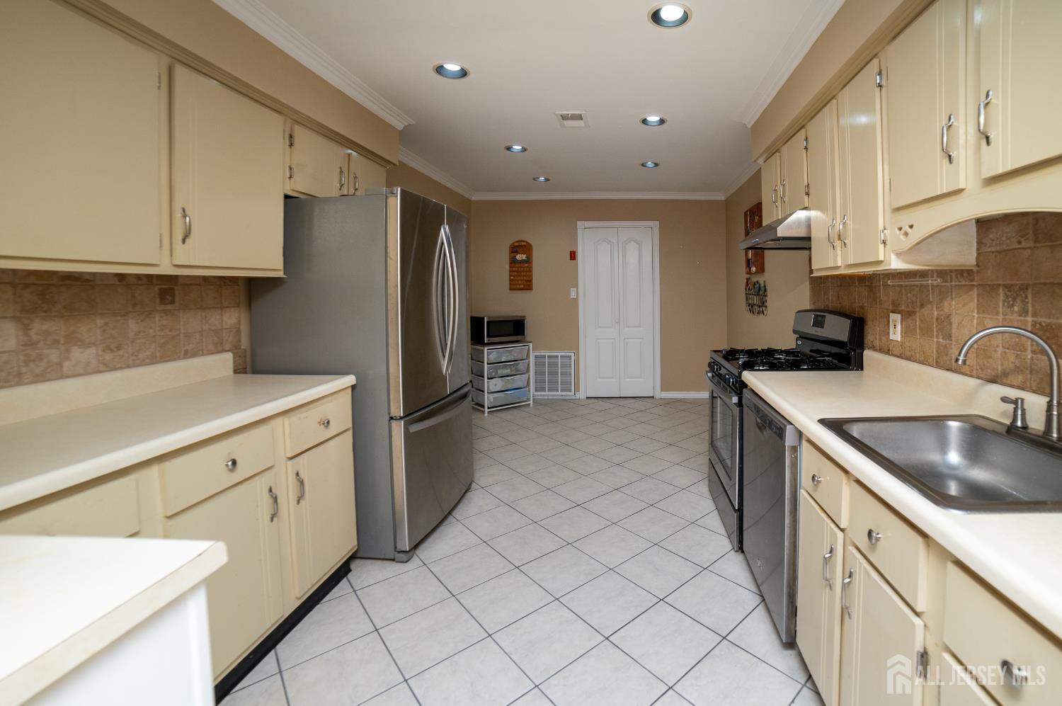 39 Lexington Circle, Old Bridge, NJ, 07747 image 8
