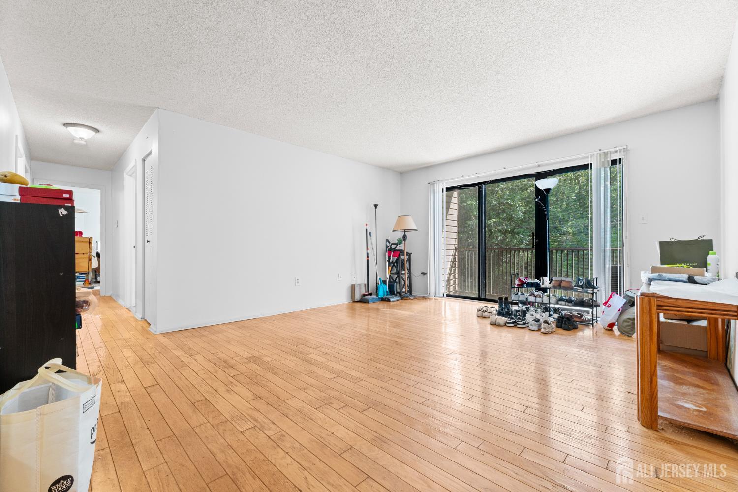 255 Hampshire Court Image 2