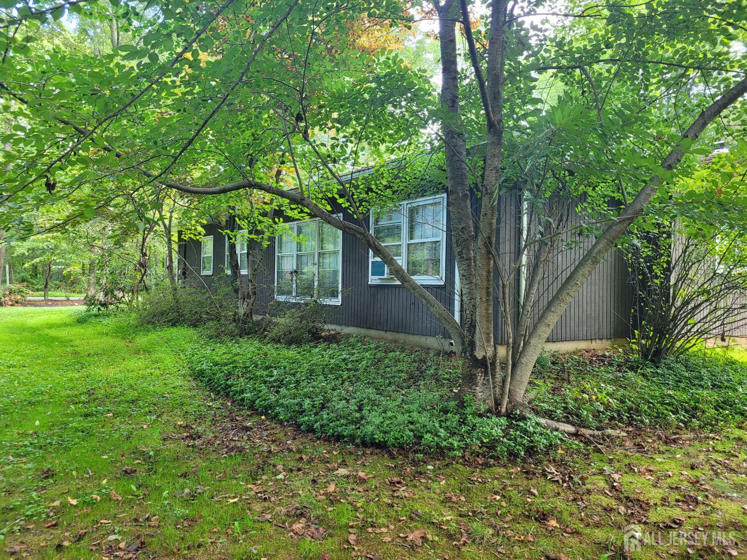1 Monroe Boulevard Image 3
