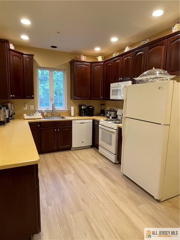 10 Holly Manor Court, Helmetta, NJ, 08828 image 43