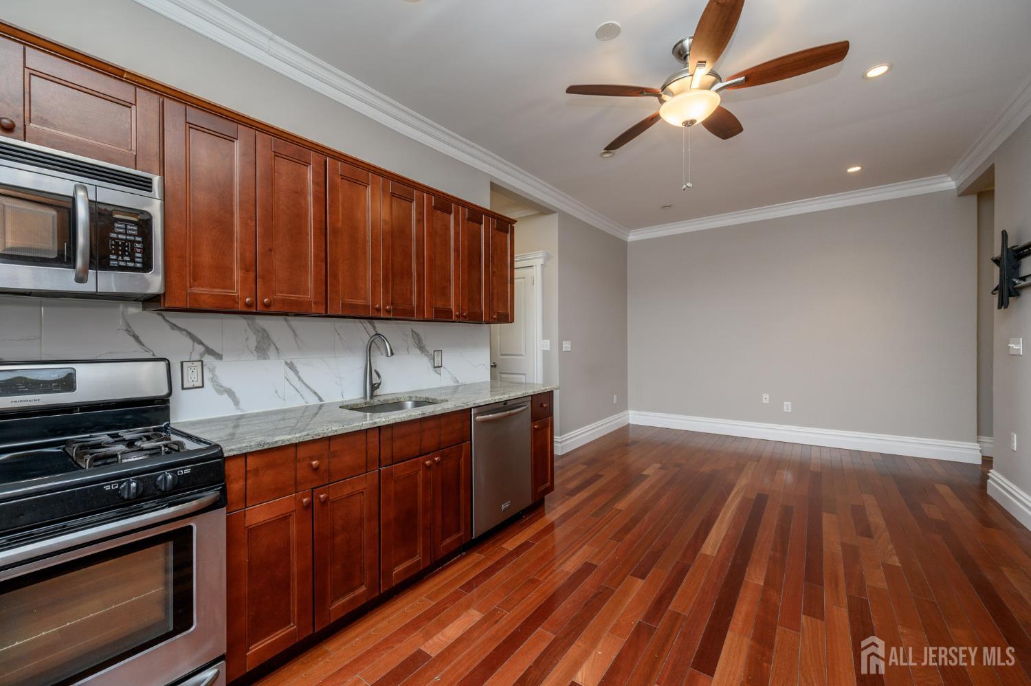 7435 Boulevard East 34, North Bergen, NJ, 07047 image 10