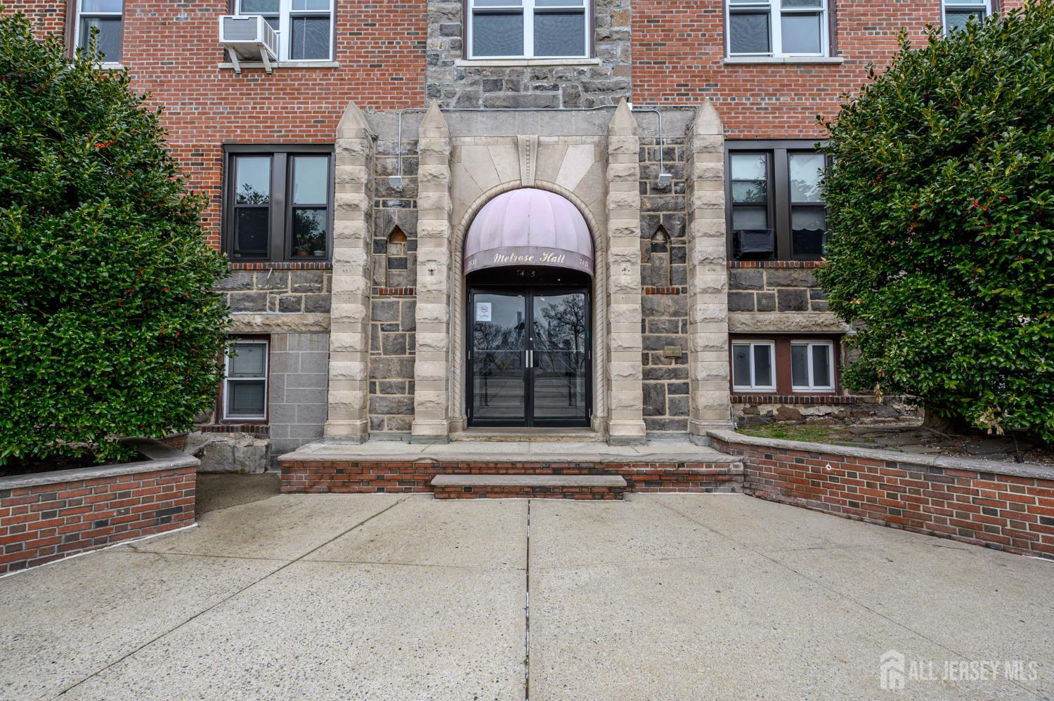 7435 Boulevard East 34 Image 2