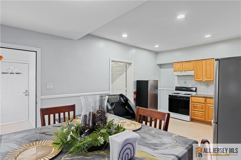 435 Ashley Street Image 5