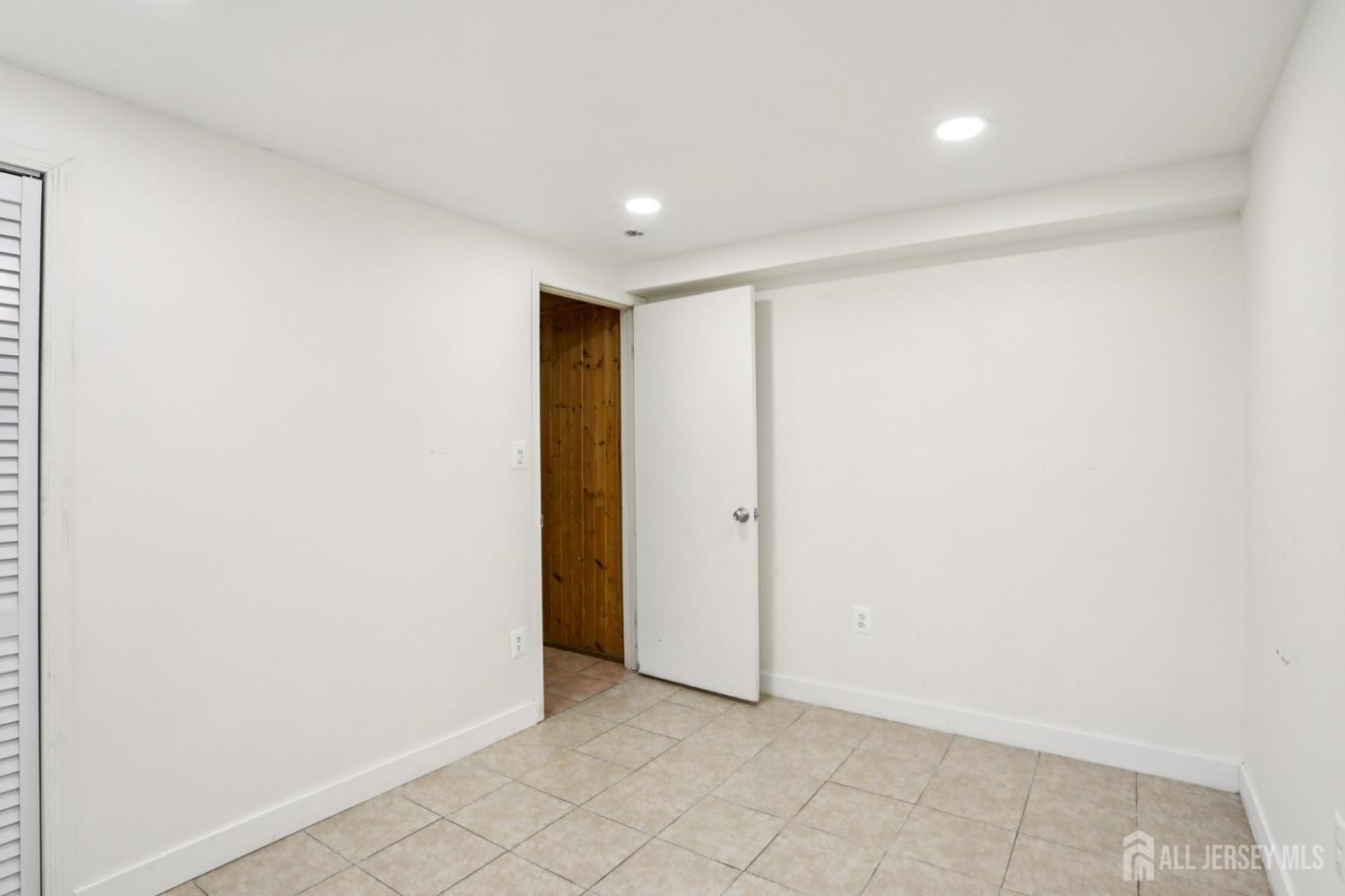 306 Holly Drive, Perth Amboy, NJ, 08861 image 32