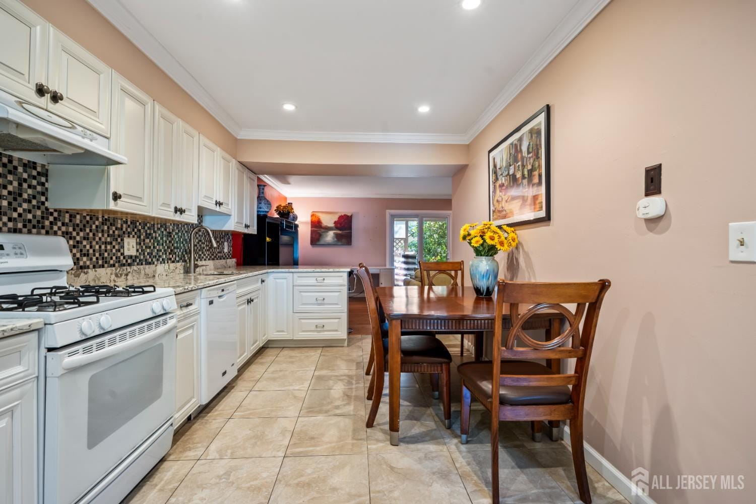 7 Letts Court Image 2