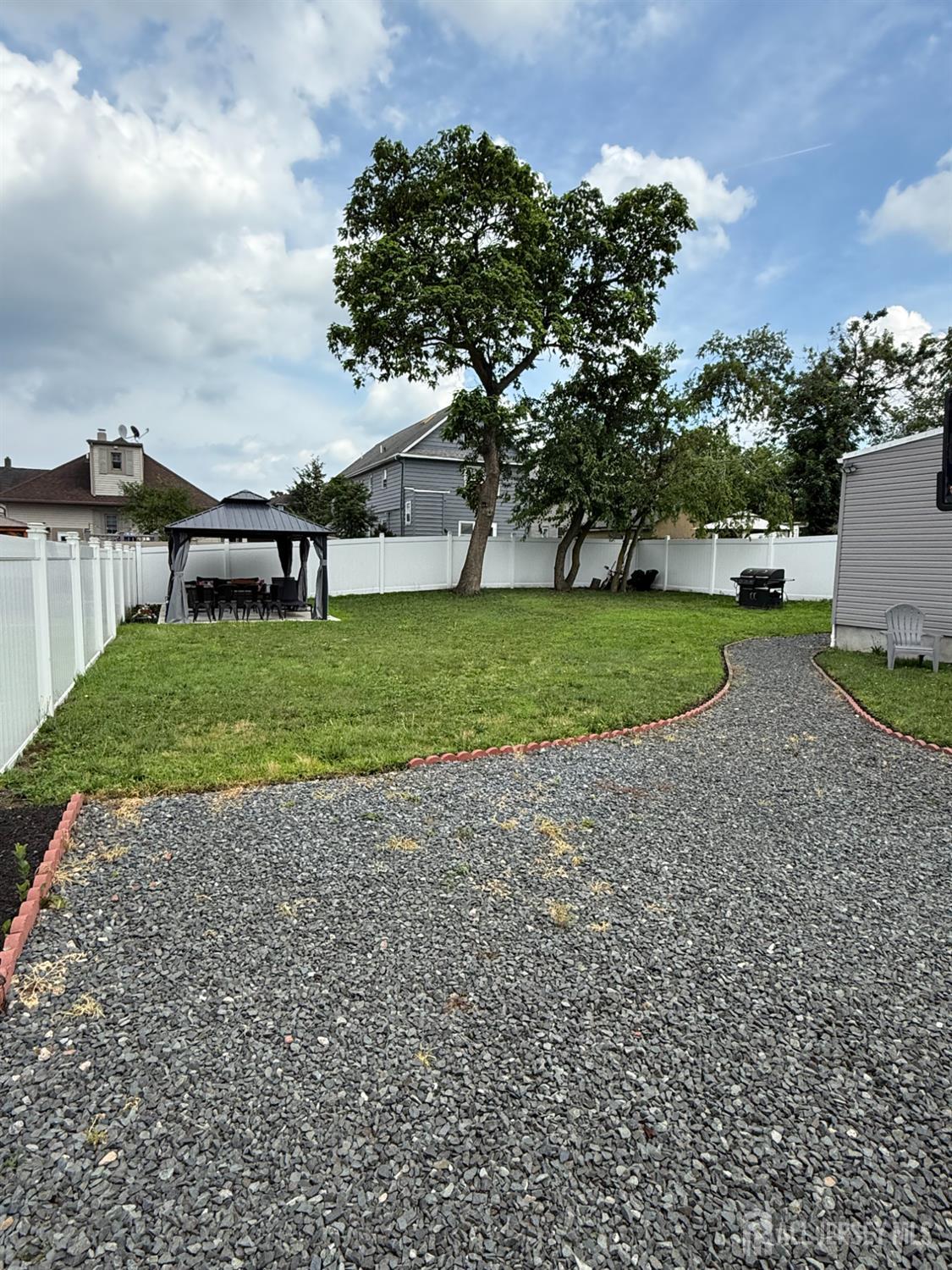296 Oak Street Image 4