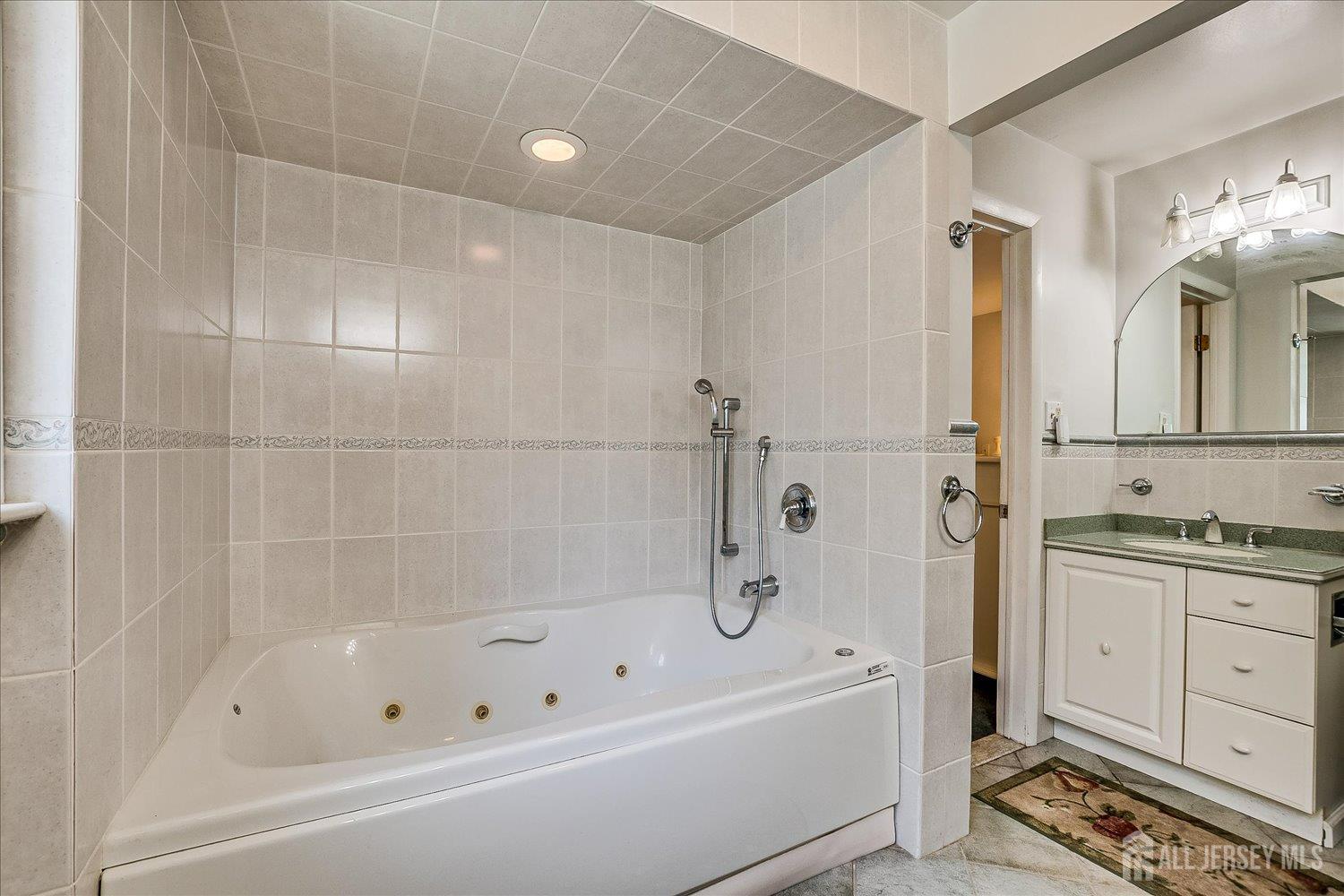 64 Annette Drive, Edison, NJ, 08820 image 45