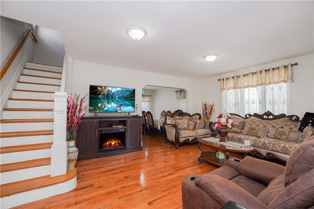 1659 Madison Place Image 4