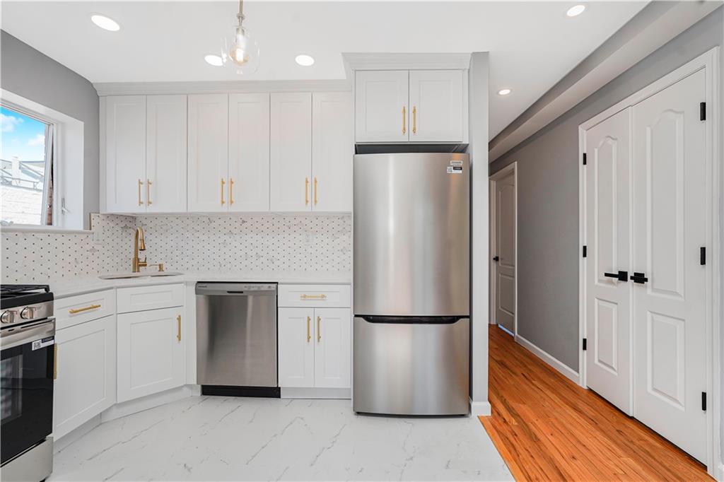 3105 Emmons Avenue 1C Image 3