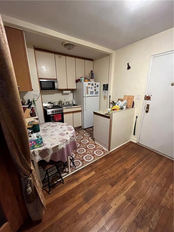 2727 Ocean Parkway F30, New York, New York, 11235 image 6