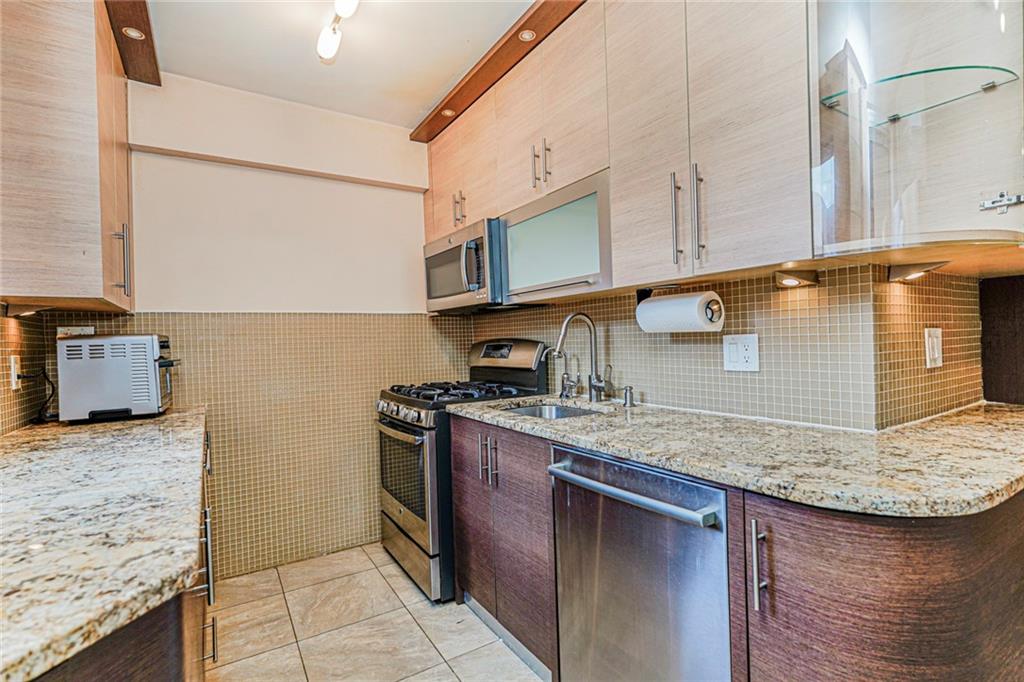 2546 East 13th Street D9 Image 4
