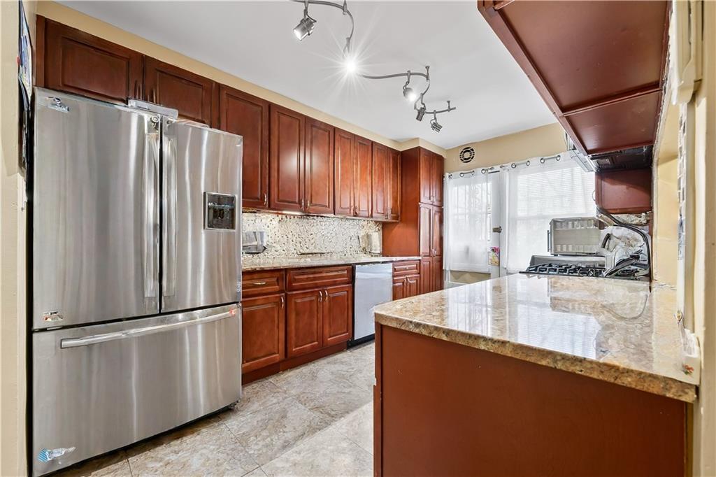 2426 Bragg Street Image 3
