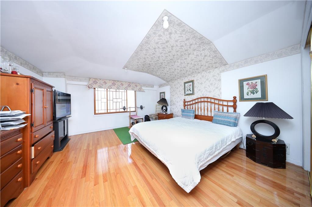 82 Seagate Court, Staten  Island, New York, 10305 image 13