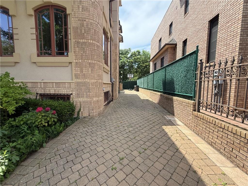 42 Beaumont Street, Brooklyn, New York, 11235 image 33