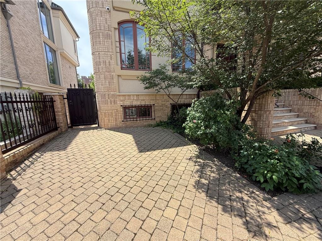 42 Beaumont Street, Brooklyn, New York, 11235 image 34